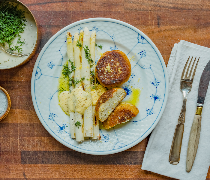 Fish Cakes with Asparagus & Hollandaise